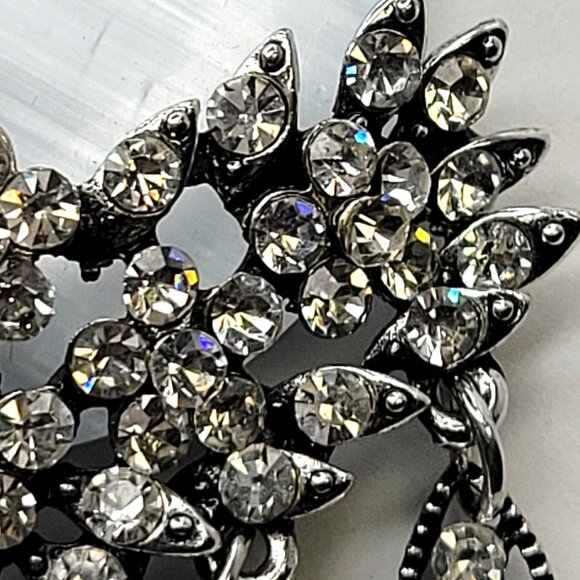 Statement Silvertone Medallion Crystal Round Pendant - Picture 7 of 9